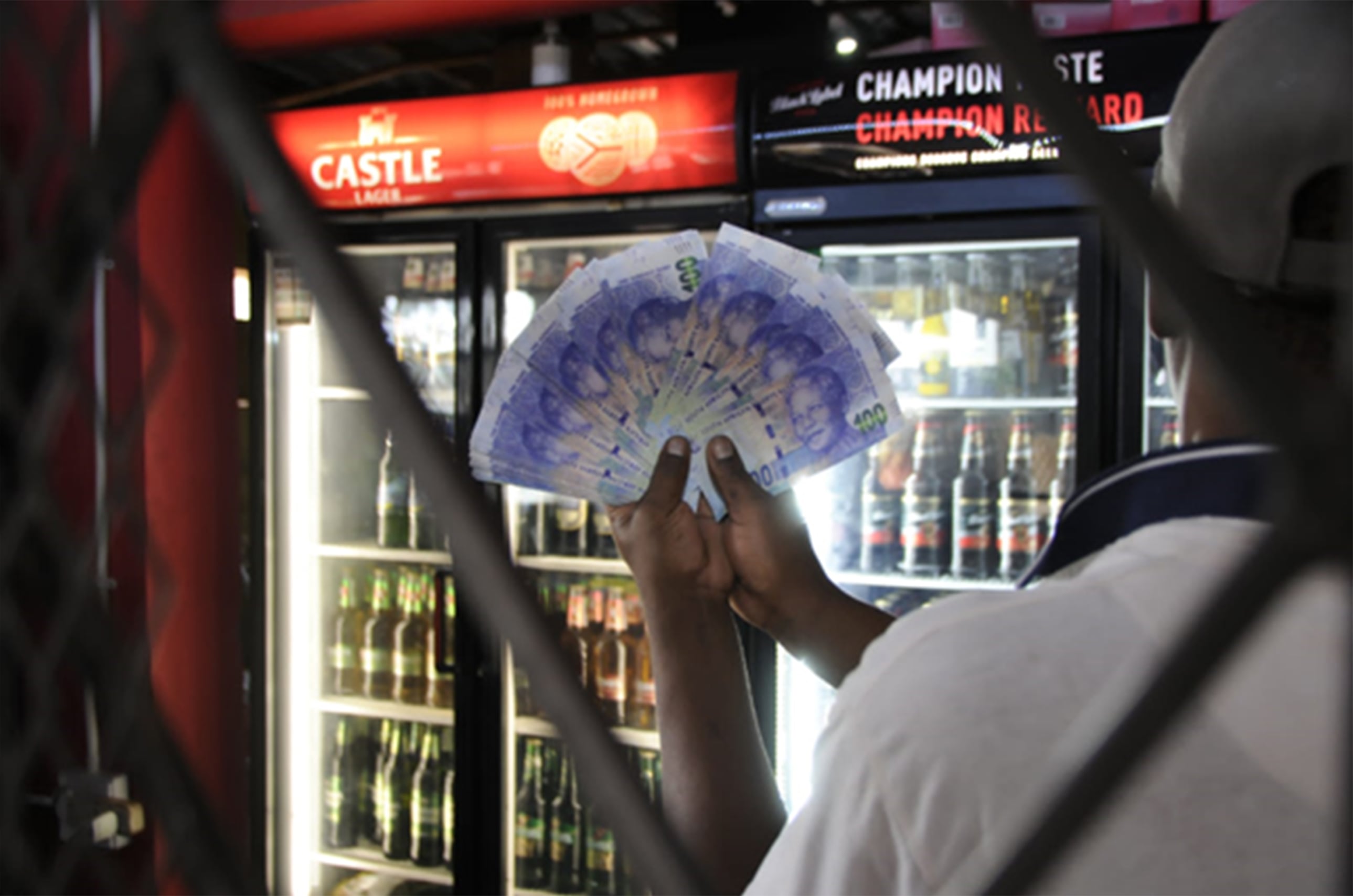 Botswana citizen arrested with thousands of counterfeit RSA banknotes