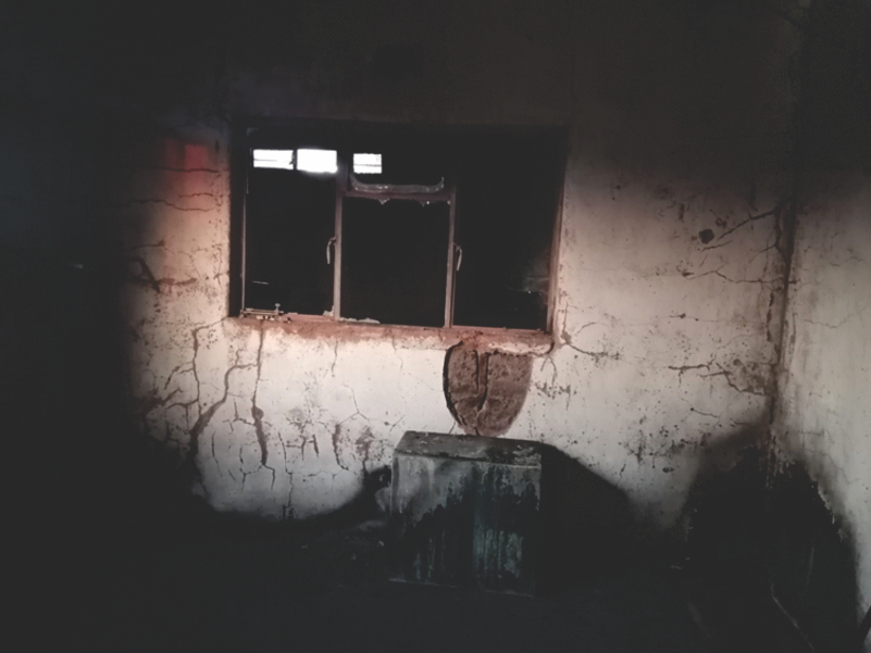 A child dies after house catches fire