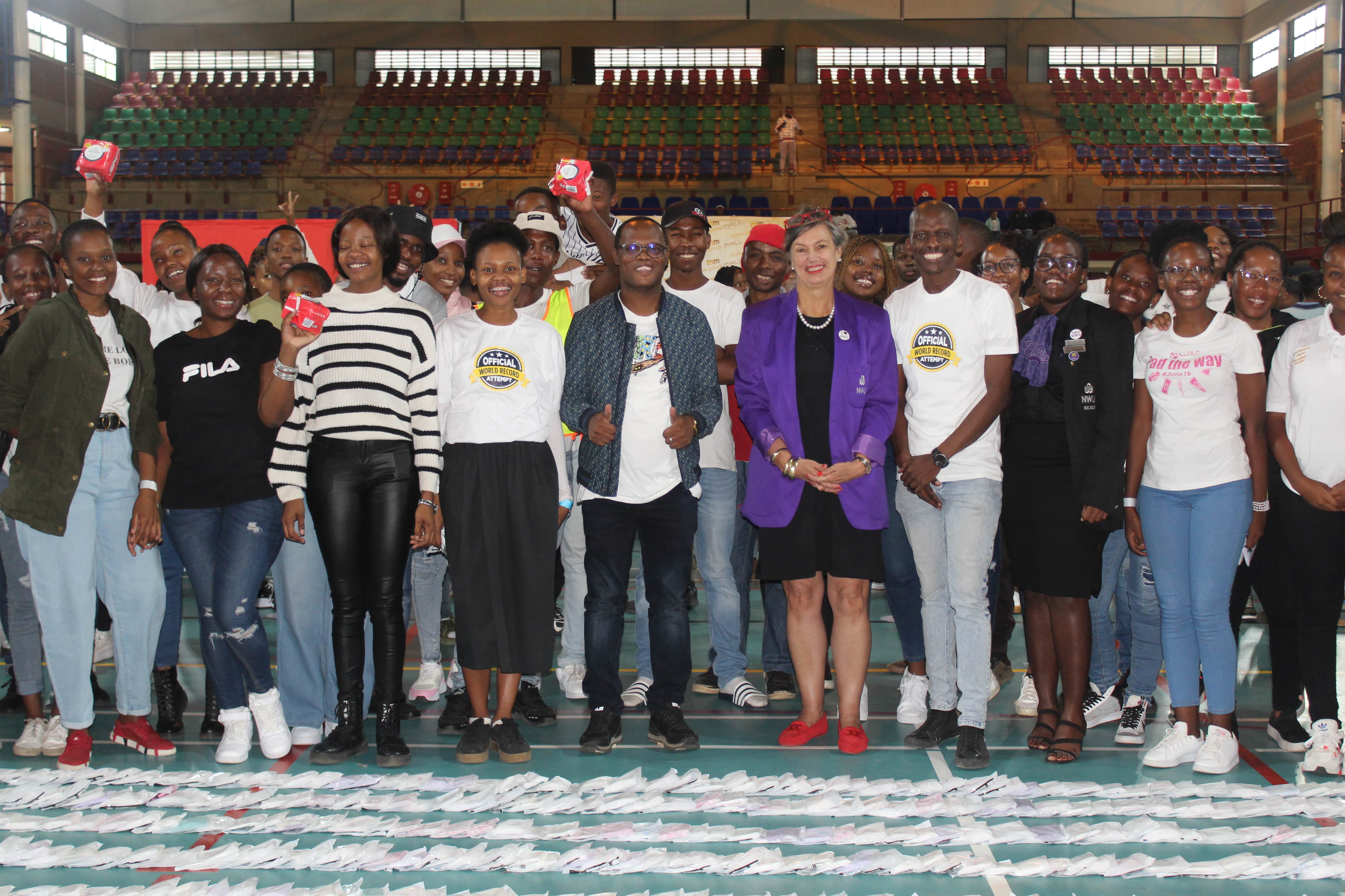 Prof SwanepoelExecutive Mayor MphehloThabang Ramabodu and some of the volunteers during the Pad the Way project min